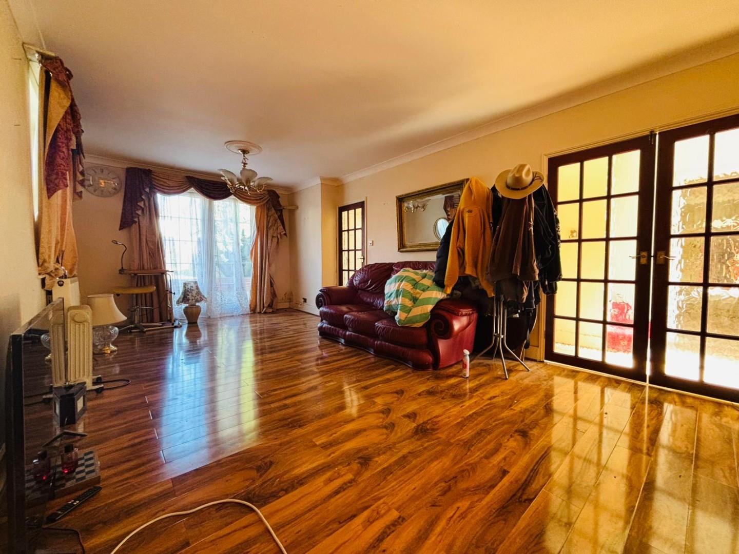 Abbots Road, Edgware, HA8, Edgware
